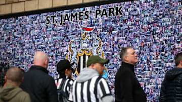 NEWCASTLE UPON TYNE, ENGLAND - APRIL 15: Fans arrive at the stadium prior to the Premier League match between Newcastle United and Arsenal at St. James Park on April 15, 2018 in Newcastle upon Tyne, England. (Photo by Alex Livesey/Getty Images)