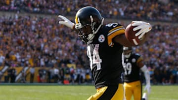 PITTSBURGH, PA - OCTOBER 07: Antonio Brown #84 of the Pittsburgh Steelers celebrates after a 47 yard touchdown reception in the second half during the game against the Atlanta Falcons at Heinz Field on October 7, 2018 in Pittsburgh, Pennsylvania. (Photo by Justin K. Aller/Getty Images)