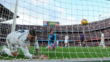 BARCELONA, SPAIN - OCTOBER 28: Sergio Ramos and Thibaut Courtois of Real Madrid react as Philippe Coutinho of Barcelona scores his sides first goal during the La Liga match between FC Barcelona and Real Madrid CF at Camp Nou on October 28, 2018 in Barcelona, Spain. (Photo by Alex Caparros/Getty Images)