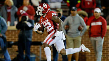 NORMAN, OK - NOVEMBER 23: Running back T.J. Pledger #22 of the Oklahoma Sooners returns a kickoff for 29 yards against the TCU Horned Frogs in the third quarter on November 23, 2019 at Gaylord Family Oklahoma Memorial Stadium in Norman, Oklahoma. OU held on to win 28-24. (Photo by Brian Bahr/Getty Images)