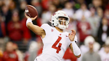SEATTLE, WASHINGTON - NOVEMBER 26: Jayden de Laura #4 of the Washington State Cougars passes during the second quarter against the Washington Huskies at Husky Stadium on November 26, 2021 in Seattle, Washington. (Photo by Steph Chambers/Getty Images)