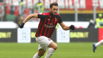 MILAN, ITALY - DECEMBER 02: Hakan Calhanoglu of AC Milan in action during the Serie A match between AC Milan and Parma Calcio at Stadio Giuseppe Meazza on December 2, 2018 in Milan, Italy. (Photo by Marco Luzzani/Getty Images)