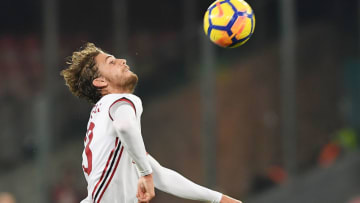 NAPLES, ITALY - NOVEMBER 18: Manuel Locatelli of AC Milan in action during the Serie A match between SSC Napoli and AC Milan at Stadio San Paolo on November 18, 2017 in Naples, Italy. (Photo by Francesco Pecoraro/Getty Images)