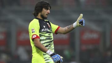 MILAN, ITALY - DECEMBER 05: Mattia Perin of Genoa CFC gestures during the Serie A match between FC Internazionale Milano and Genoa CFC at Stadio Giuseppe Meazza on December 5, 2015 in Milan, Italy. (Photo by Marco Luzzani/Getty Images)