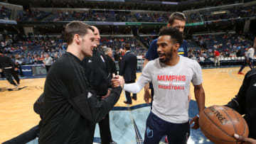 MEMPHIS, TN - DECEMBER 29: Goran Dragic #7 of the Miami Heat greets Mike Conley #11 of the Memphis Grizzlies before the game on December 29, 2015 at FedExForum in Memphis, Tennessee. NOTE TO USER: User expressly acknowledges and agrees that, by downloading and or using this Photograph, user is consenting to the terms and conditions of the Getty Images License Agreement. Mandatory Copyright Notice: Copyright 2015 NBAE (Photo by Joe Murphy/NBAE via Getty Images)