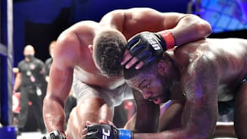 Alistair Overeem consuls Walt Harris (Photo by Douglas P. DeFelice/Getty Images)
