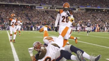 New England Patriots' tight end Rob Gronkowski and Cincinnati Bengals' safety Reggie Nelson get into it Mandatory Credit: David Butler II-USA TODAY Sports