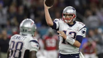 HOUSTON, TX - FEBRUARY 05: Tom Brady #12 of the New England Patriots makes a pass to Martellus Bennett #88 during the second quarter against the Atlanta Falcons during Super Bowl 51 at NRG Stadium on February 5, 2017 in Houston, Texas. (Photo by Ronald Martinez/Getty Images)