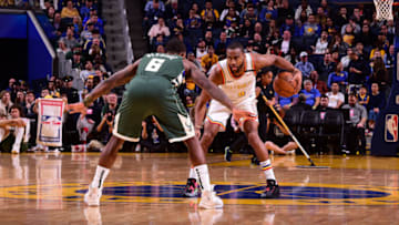 SAN FRANCISCO, CA - JANUARY 8: Alec Burks #8 of the Golden State Warriors handles the ball against the Milwaukee Bucks on January 8, 2020 at Chase Center in San Francisco, California. NOTE TO USER: User expressly acknowledges and agrees that, by downloading and or using this photograph, user is consenting to the terms and conditions of Getty Images License Agreement. Mandatory Copyright Notice: Copyright 2020 NBAE (Photo by Noah Graham/NBAE via Getty Images)