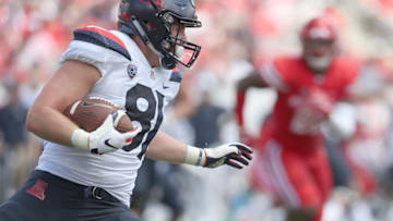 HOUSTON, TX - SEPTEMBER 8: Bryce Wolma #81 of the Arizona Wildcats runs after the catch against Houston Cougars in the second quarter at TDECU Stadium on September 8, 2018 in Houston, Texas. (Photo by Thomas B. Shea/Getty Images)