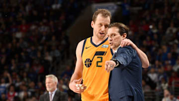 PHILADELPHIA, PA - NOVEMBER 16: Joe Ingles #2 and Head Coach Quin Snyder of the Utah Jazz talk during the game against the Philadelphia 76ers on November 16, 2018 at the Wells Fargo Center in Philadelphia, Pennsylvania. Copyright 2018 NBAE (Photo by David Dow/NBAE via Getty Images)