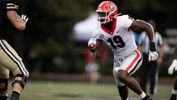 Adam Anderson #19 of the Georgia Bulldogs rushes against the Vanderbilt Commodores during the first quarter at Vanderbilt Stadium on September 25, 2021 in Nashville, Tennessee. (Photo by Brett Carlsen/Getty Images)
