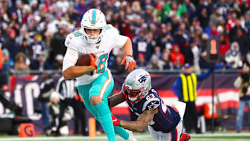 FOXBOROUGH, MA - DECEMBER 29: Mike Gesicki #88 of the Miami Dolphins scores a touchdown in the fourth quarter during a game against the New England Patriots at Gillette Stadium on December 29, 2019 in Foxborough, Massachusetts. (Photo by Adam Glanzman/Getty Images)