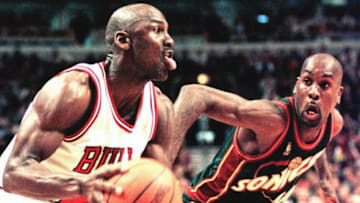 CHICAGO, UNITED STATES: Michael Jordan of the Chicago Bulls (L) looks to make a basket as Seattle SuperSonics guard Gary Payton (R) defends in the fourth quarter of the 18 March game at the United Center in Chicago, Illinois. The Bulls defeated the Supersonics 89-87 in overtime. AFP Photo by Vincent LAFORET (Photo credit should read VINCENT LAFORET/AFP via Getty Images)