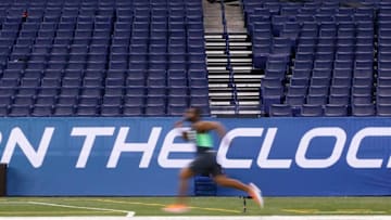 INDIANAPOLIS, IN - FEBRUARY 28: Linebacker Eric Striker of Oklahoma runs the 40-yard dash during the 2016 NFL Scouting Combine at Lucas Oil Stadium on February 28, 2016 in Indianapolis, Indiana. (Photo by Joe Robbins/Getty Images)