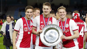 (L-R) Carel Eiting of Ajax, Matthijs de Ligt of Ajax, Frenkie de Jong of Ajax with the Dutch Eredivisie trophy, (Photo by VI Images via Getty Images)