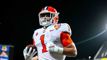 Clemson running back Will Shipley (1) scores a touchdown during a NCAA college football game in the Cheez-It Bowl against Iowa State, Wednesday, Dec. 29, 2021, at the Camping World Stadium in Orlando, Fla.211229 Isu Clemson Cheez It 030 Jpg