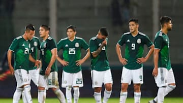 CORDOBA, ARGENTINA - NOVEMBER 16: Players of Mexico look dejected during a friendly match between Argentina and Mexico at Mario Kempes Stadium on November 16, 2018 in Cordoba, Argentina. (Photo by Jam Media/Getty Images)