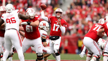 MADISON, WISCONSIN - NOVEMBER 03: Jack Coan #17 of the Wisconsin Badgers throws a pass in the fourth quarter against the Rutgers Scarlet Knights at Camp Randall Stadium on November 03, 2018 in Madison, Wisconsin. (Photo by Dylan Buell/Getty Images)