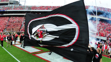 ATHENS, GA - OCTOBER 15: Georgia football linebacker Natrez Patrick (#6) on to the field against against the Vanderbilt Commodores at Sanford Stadium on October 15, 2016 in Athens, Georgia. (Photo by Scott Cunningham/Getty Images)
