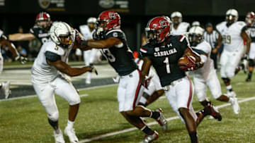 September 1, 2016 South Carolina wide receiver Deebo Samuel (1) rushes for the game-tying touchdown in a 13-10 victory over Vanderbilt at Vanderbilt Stadium in Nashville, Tennessee. (Photo by Jamie Gilliam/Icon Sportswire via Getty Images)