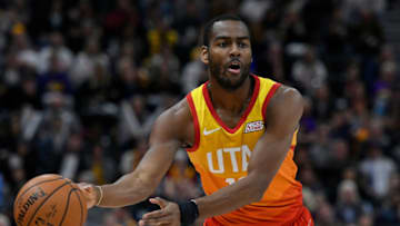 SALT LAKE CITY, UT - NOVEMBER 21: Alec Burks #10 of the Utah Jazz looks to pass against the Sacramento Kings in the second half of a NBA game at Vivint Smart Home Arena on November 21, 2018 in Salt Lake City, Utah. NOTE TO USER: User expressly acknowledges and agrees that, by downloading and or using this photograph, User is consenting to the terms and conditions of the Getty Images License Agreement. (Photo by Gene Sweeney Jr./Getty Images)