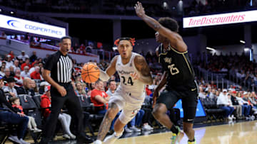 Cincinnati Bearcats guard Jeremiah Davenport drives against UCF Knights forward Taylor Hendricks at Fifth Third Arena. USA Today.