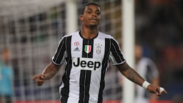 ROME, ITALY - MAY 14: Mario Lemina of Juventus FC celebrates after scoring the opening goal during the Serie A match between AS Roma and Juventus FC at Stadio Olimpico on May 14, 2017 in Rome, Italy. (Photo by Paolo Bruno/Getty Images )