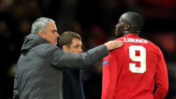 MANCHESTER, ENGLAND - DECEMBER 05: Jose Mourinho, Manager of Manchester United speaks to Romelu Lukaku of Manchester United during the UEFA Champions League group A match between Manchester United and CSKA Moskva at Old Trafford on December 5, 2017 in Manchester, United Kingdom. (Photo by Laurence Griffiths/Getty Images)
