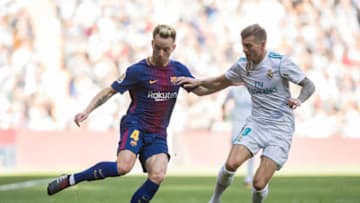 MADRID, SPAIN - DECEMBER 23: Ivan Rakitic (L) of FC Barcelona fights for the ball with Toni Kroos of Real Madrid during the La Liga 2017-18 match between Real Madrid and FC Barcelona at Santiago Bernabeu Stadium on December 23 2017 in Madrid, Spain. (Photo by Power Sport Images/Getty Images)