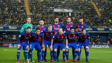 VILLARREAL, SPAIN - JANUARY 08: Players of FC Barcelona line up and pose for a photo prior to their La Liga match between Villarreal CF and FC Barcelona at the Estadio de la Cerámica on 08 January 2017 in Villarreal, Spain. (Photo by Power Sport Images/Getty Images)