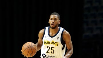 FORT WAYNE, IN Äì FEBRUARY 1: Glenn Robinson III #25 of the Fort Wayne Mad Ants pushes the ball up court against the Wisconsin Herd on February 1, 2018 at Memorial Coliseum in Fort Wayne, Indiana. NOTE TO USER: User expressly acknowledges and agrees that, by downloading and or using this photograph, User is consenting to the terms and conditions of the Getty Images License Agreement. Mandatory Copyright Notice: Copyright 2018 NBAE (Photo by Ron Hoskins/NBAE via Getty Images)