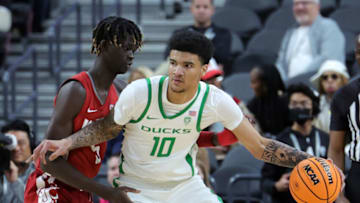 LAS VEGAS, NEVADA - MARCH 09: Kel'el Ware #10 of the Oregon Ducks is guarded by Adrame Diongue #15 of the Washington State Cougars in the first half of a quarterfinal game of the Pac-12 basketball tournament at T-Mobile Arena on March 09, 2023 in Las Vegas, Nevada. (Photo by Ethan Miller/Getty Images)
