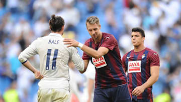 MADRID, SPAIN - OCTOBER 02: Gareth Bale of Real Madrid CF shakes hands with Florian Lejeune of SD Eibar afterReal drew 1-1 in the La Liga Match between Real Madrid CF and SD Eibar at estadio Santiago Bernabeu on October 2, 2016 in Madrid, Spain. (Photo by Denis Doyle/Getty Images)