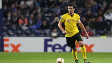 OPORTO, PORTUGAL - FEBRUARY 25: Dortmund's defender Mats Hummels during the Champions League match between FC Porto and Borussia Dortmund for UEFA Europa League Round of 32: Second Leg at Estadio do Dragao on February, 2016 in Porto, Portugal. (Photo by Carlos Rodrigues/Getty Images)