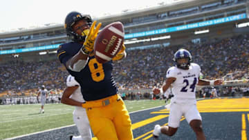 BERKELEY, CA - SEPTEMBER 09: Demetris Robertson #8 of the California Golden Bears can not catch the ball in the endzone during their game against the Weber State Wildcats at California Memorial Stadium on September 9, 2017 in Berkeley, California. (Photo by Ezra Shaw/Getty Images)