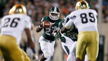 EAST LANSING, MI - SEPTEMBER 15: Le'Veon Bell #24 of the Michigan State Spartans takes a first quarter pitch while playing the Notre Dame Fighting Irish at Spartan Stadium Stadium on September 15, 2012 in East Lansing, Michigan. (Photo by Gregory Shamus/Getty Images)