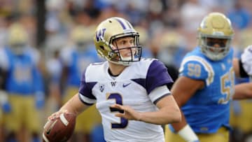 PASADENA, CA - OCTOBER 06: Washington Huskies quarterback Jake Browning (3) back to pass in the second quarter of a game against the UCLA Bruins played on October 6, 2018 at the Rose Bowl in Pasadena, CA. (Photo by John Cordes/Icon Sportswire via Getty Images)