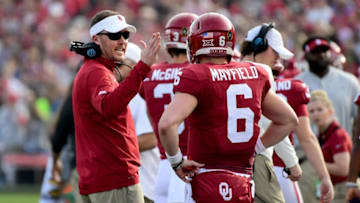 PASADENA, CA - JANUARY 01: Head Coach Lincoln Riley of the Oklahoma Sooners speaks to Baker Mayfield