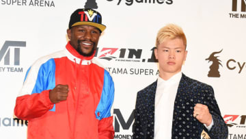 TOKYO, JAPAN - NOVEMBER 05: Floyd Mayweather Jr. and Tenshin Nasukawa attend the press conference to announce the match on December 31 at Roppongi Hills club on November 5, 2018 in Tokyo, Japan. (Photo by Jun Sato/WireImage)