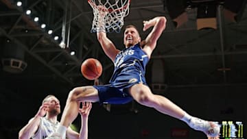 ADELAIDE, AUSTRALIA - MARCH 18: Mitch Creek of the Adelaide 36ers dunks during game two of the NBL Grand Final series between the Adelaide 36ers and Melbourne United at Titanium Security Area on March 18, 2018 in Adelaide, Australia. (Photo by Daniel Kalisz/Getty Images)