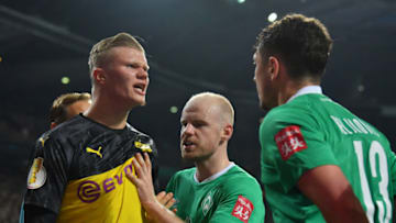 04 February 2020, Bremen: Football: Werder Bremen - Borussia Dortmund Round of 16, Werders Davy Klaassen (M) v Dortmund's Erling Haaland (l). Photo: David Hecker/dpa - IMPORTANT NOTE: In accordance with the regulations of the DFL Deutsche Fußball Liga and the DFB Deutscher Fußball-Bund, it is prohibited to exploit or have exploited in the stadium and/or from the game taken photographs in the form of sequence images and/or video-like photo series. (Photo by David Hecker/picture alliance via Getty Images)