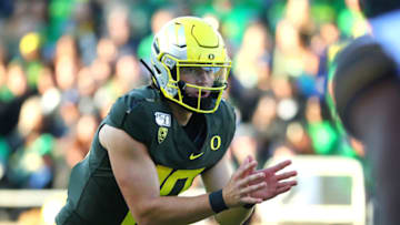 EUGENE, OREGON - OCTOBER 05: Justin Herbert #10 of the Oregon Ducks calls out plays in the first quarter against the California Golden Bears during their game at Autzen Stadium on October 05, 2019 in Eugene, Oregon. (Photo by Abbie Parr/Getty Images)