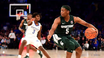 NEW YORK, NEW YORK - NOVEMBER 05: Cassius Winston #5 of the Michigan State Spartans controls the ball in the second half of their game against the Kentucky Wildcats at Madison Square Garden on November 05, 2019 in New York City. (Photo by Emilee Chinn/Getty Images)