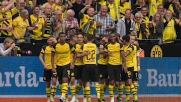 DORTMUND, GERMANY - AUGUST 26: Alex Witzel of Borussia Dortmund celebrates scoring the goal to the 3:1 during the Bundesliga match between Borussia Dortmund and RB Leipzig at the Signal Iduna Park on August 26, 2018 in Dortmund, Germany. (Photo by Alexandre Simoes/Borussia Dortmund/Getty Images)