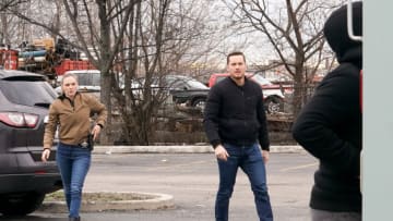 CHICAGO P.D. -- "House of Cards" Episode 921 -- Pictured: (l-r) Tracy Spiridakos as Hailey, Jesse Lee Soffer as Jay Halstead -- (Photo by: Lori Allen/NBC)