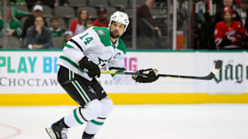 DALLAS, TX - FEBRUARY 23: Dallas Stars left wing Jamie Benn (14) looks for a pass during the game between the Carolina Hurricanes and the Dallas Stars on February 23, 2019 at American Airlines Center in Dallas, TX. (Photo by Andrew Dieb/Icon Sportswire via Getty Images)