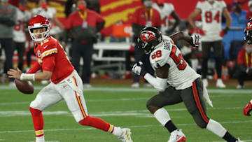 TAMPA, FLORIDA - FEBRUARY 07: Patrick Mahomes #15 of the Kansas City Chiefs looks to pass against Shaquil Barrett #58 of the Tampa Bay Buccaneers in Super Bowl LV at Raymond James Stadium on February 07, 2021 in Tampa, Florida. (Photo by Patrick Smith/Getty Images)