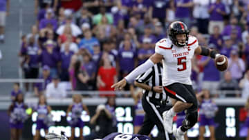 FORT WORTH, TX - OCTOBER 29: Patrick Mahomes II #5 of the Texas Tech Red Raiders runs for a first down on fourth against Mat Boesen #9 of the TCU Horned Frogs in the second half at Amon G. Carter Stadium on October 29, 2016 in Fort Worth, Texas. (Photo by Ronald Martinez/Getty Images)