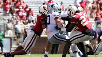 Sep 26, 2020; Norman, Oklahoma, USA; Kansas State Wildcats quarterback Skylar Thompson (10) rushes for a touchdown as Oklahoma Sooners defensive back Woodi Washington (0) and linebacker DaShaun White (23) defend during the second half at Gaylord Family Oklahoma Memorial Stadium. Mandatory Credit: Kevin Jairaj-USA TODAY Sports